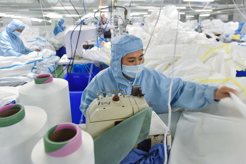 從無(wú)紡布原料到醫(yī)用防護(hù)服 廣東一企業(yè)全產(chǎn)業(yè)鏈條開(kāi)足馬力支援疫情防控