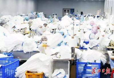 關(guān)注|防護(hù)服生產(chǎn)保衛(wèi)戰(zhàn)!記者探訪(fǎng)生產(chǎn)車(chē)間