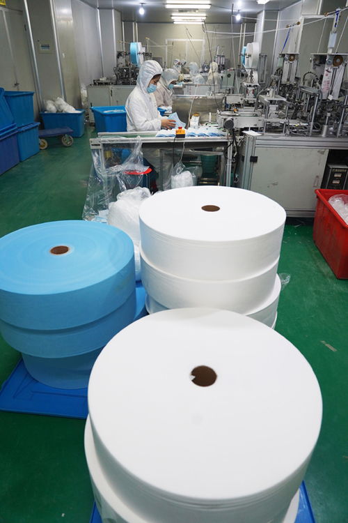 江西 開(kāi)足馬力生產(chǎn)防護(hù)用品 全力保障市場(chǎng)供應(yīng)